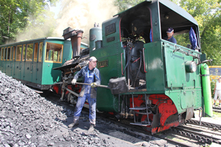 Die alte Schafbergbahn Lok wird angeheizt